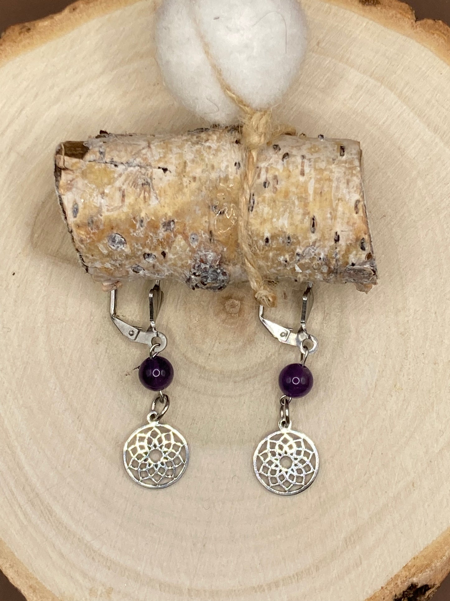 Sleeper earrings with natural lithotherapy stones and symbols of the 7 chakras