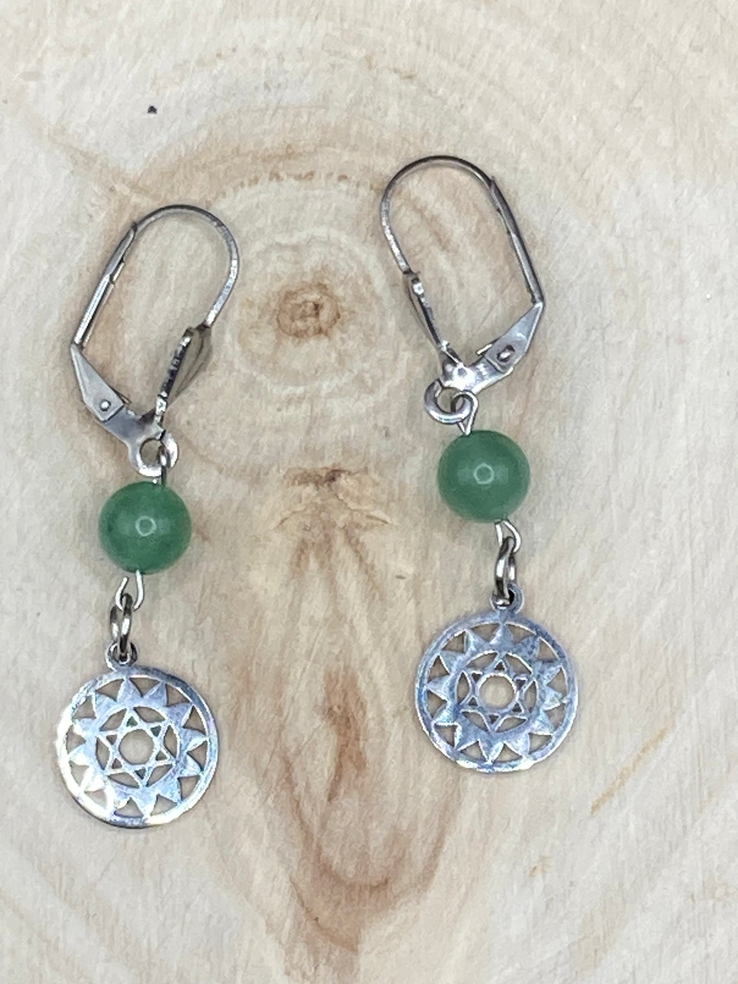 Sleeper earrings with natural lithotherapy stones and symbols of the 7 chakras