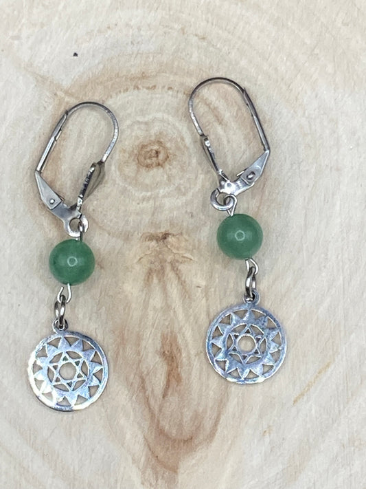 Sleeper earrings with natural lithotherapy stones and symbols of the 7 chakras