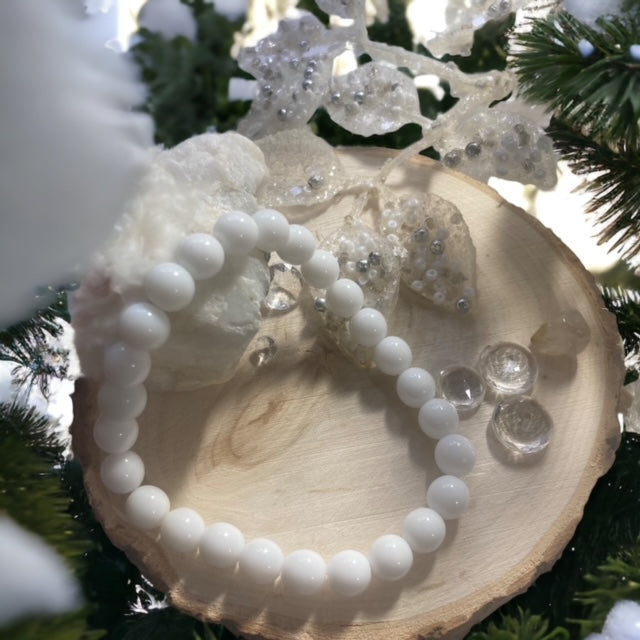 Selenite lithotherapy stone bracelet.